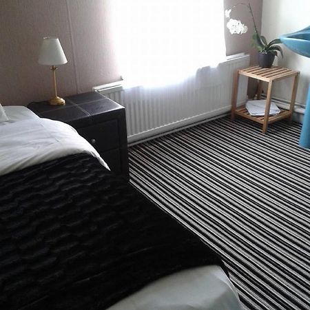 Amber Guesthouse Дербі Номер фото