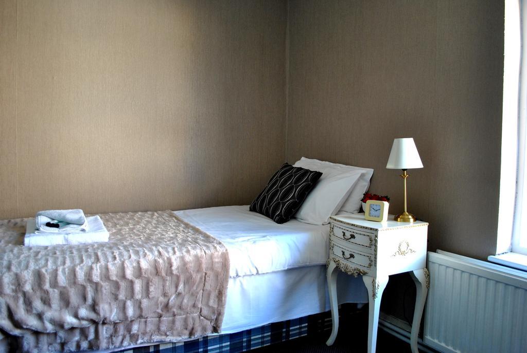 Amber Guesthouse Дербі Номер фото