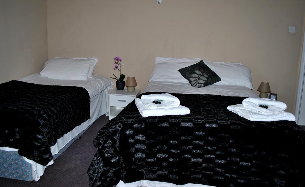 Amber Guesthouse Дербі Номер фото
