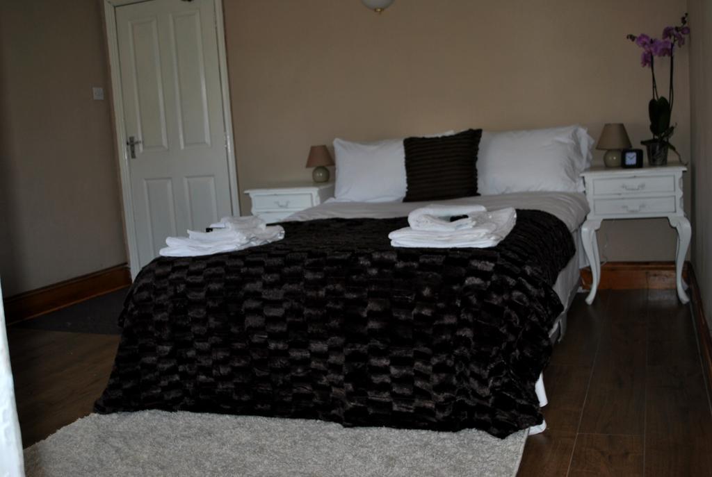 Amber Guesthouse Дербі Номер фото