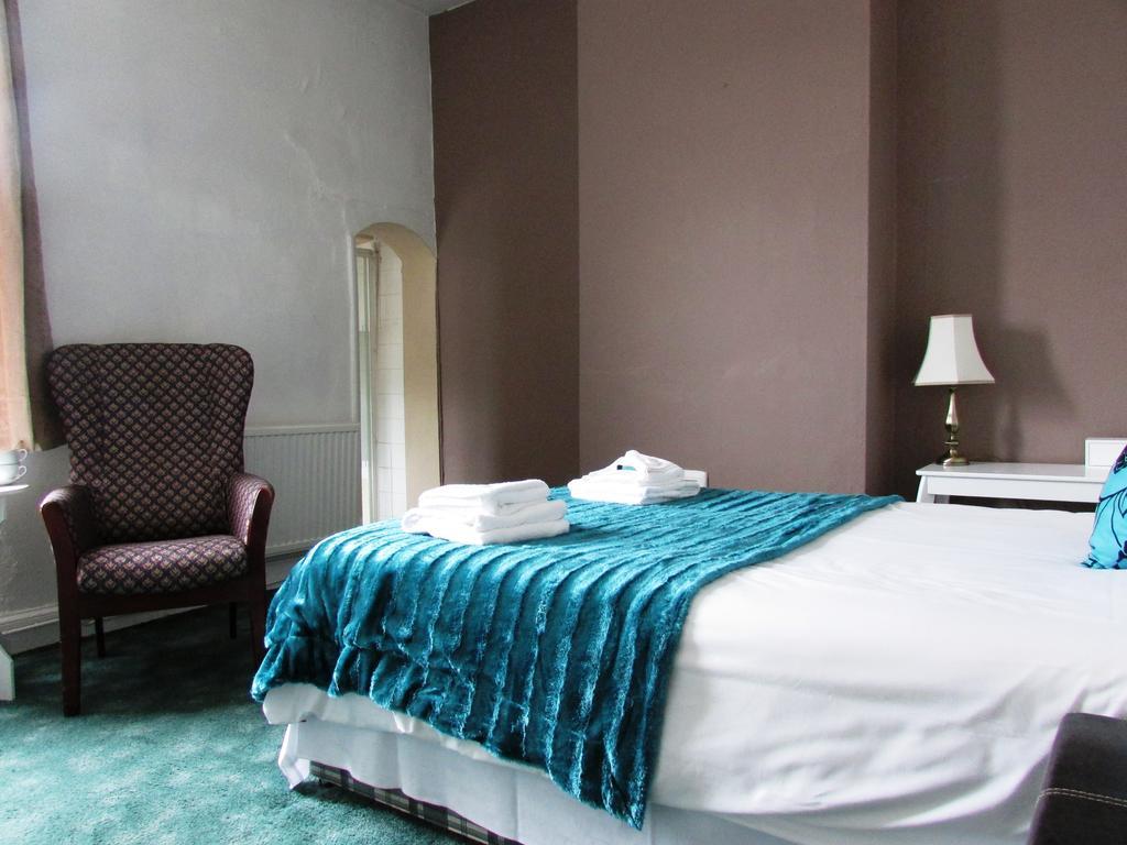 Amber Guesthouse Дербі Номер фото