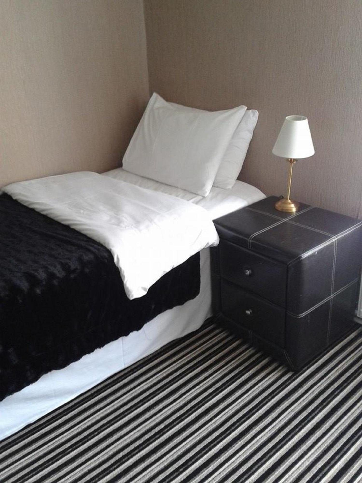 Amber Guesthouse Дербі Номер фото