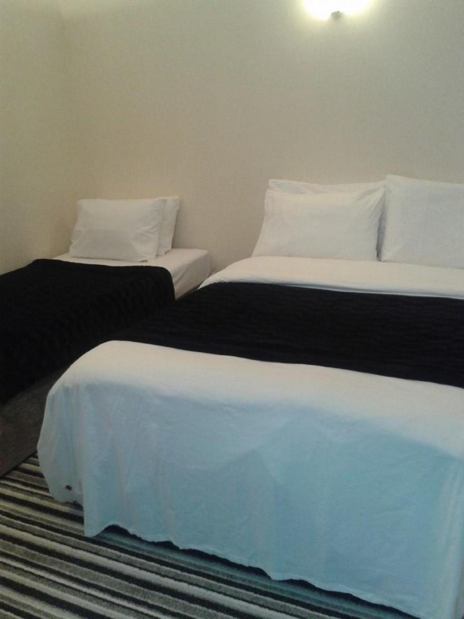 Amber Guesthouse Дербі Номер фото