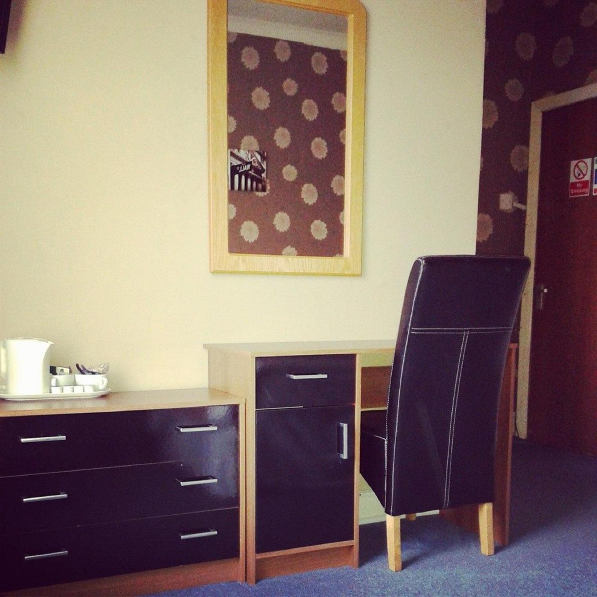 Amber Guesthouse Дербі Номер фото