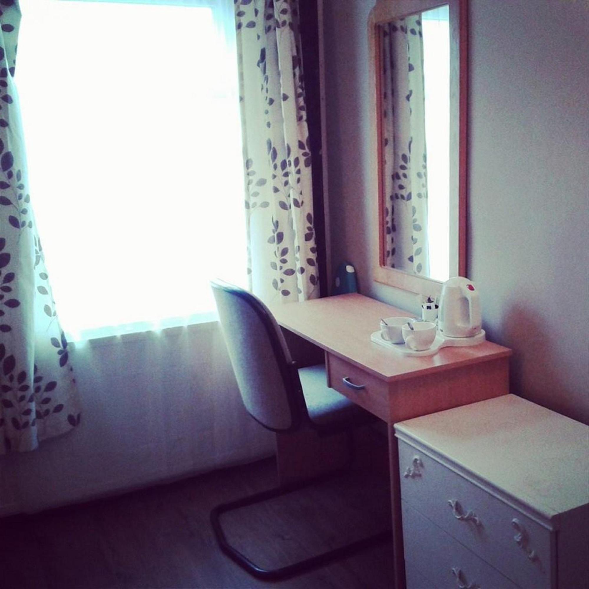 Amber Guesthouse Дербі Номер фото